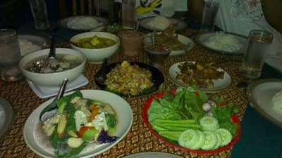 อร่อยมาก ที่ ร้านอาหาร เรือนไม้ อร่อยมาก ที่ ร้านอาหาร เรือนไม้
