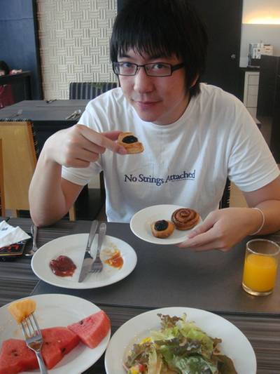 หยิบมากินเต็มโต๊ะ ^^ ที่ ร้านอาหาร ห้องอาหาร DMY TSIX5 Hotel พัทยา