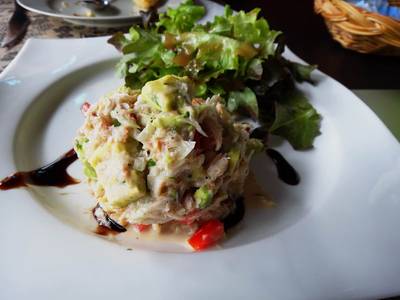 สลัดปูกับอโวคาโด ที่ ร้านอาหาร Peppery Barrel Bistro & Wine bar