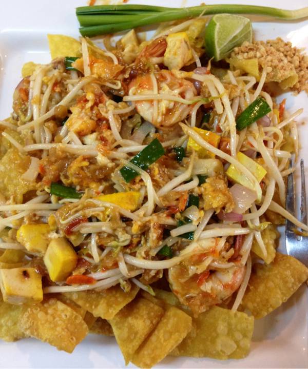 ผัดไทเกี๊ยวกรอบ 50 บาท ที่ ร้านอาหาร มาดามครก