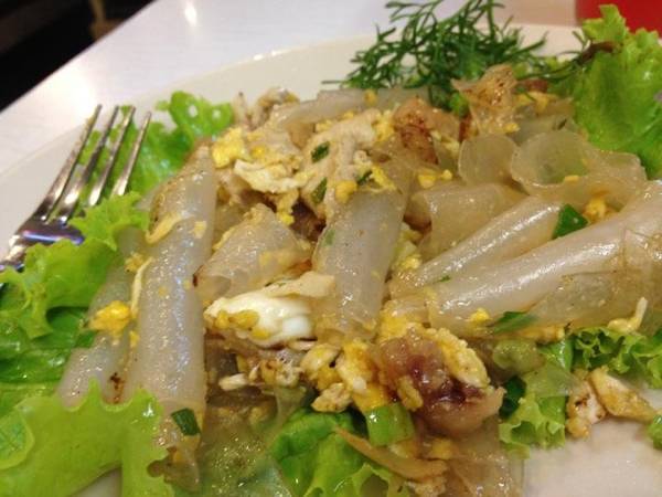 เซี่ยงไฮ้ ผัดซีอิิ้ว  ที่ ร้านอาหาร Kincen (กินเส้น)