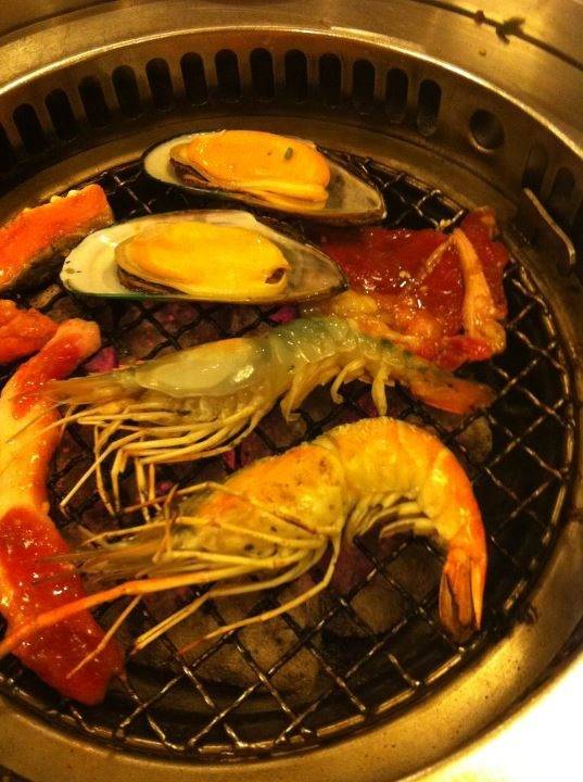 มีทั้งกุ้งทั้งหอย  ที่ ร้านอาหาร Giants Yakiniku