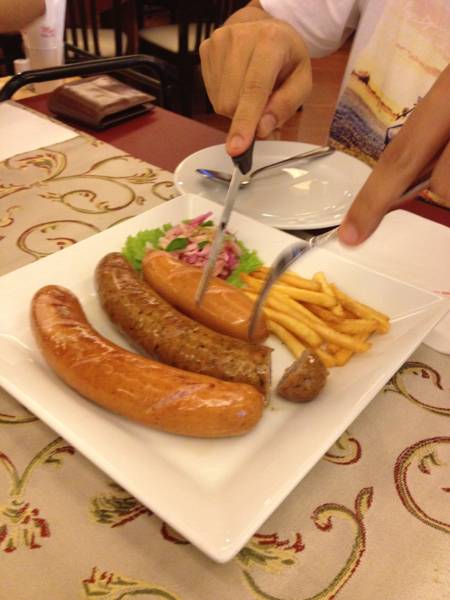 ไส้กรอกทรีโอ ที่ ร้านอาหาร Maria Pizzeria & Restaurant