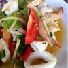 ยำซีฟูด ที่ ร้านอาหาร น้องพิม ริมหาดราไวย์