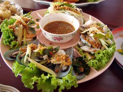 ร้านอาหาร เรือนสักประดู่