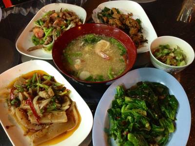 ร้านอาหาร น้องแสตมป์