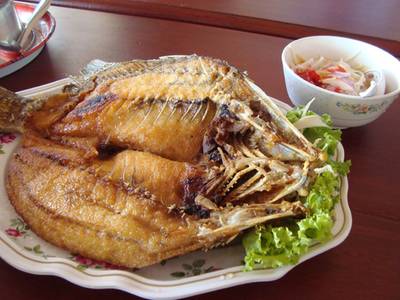 ร้านอาหาร เรือนสักประดู่
