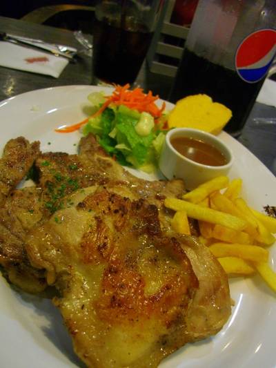 สเต็กไก่-พอร์คชอป ที่ ร้านอาหาร Santa Fe' Steak เซ็นทรัลเวิลด์
