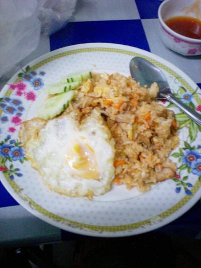 ข้าวผัดสันคอหมูซอสพริก ที่ ร้านอาหาร เจอาร์ อาหารไทย-จีน