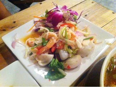 ร้านอาหาร In The Box Bar Station ร้านอาหาร In The Box Bar Station