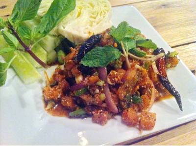 พล่าแซลมอนซาชิมิแซ่บมากก ที่ ร้านอาหาร In The Box Bar Station พล่าแซลมอนซาชิมิแซ่บมากก ที่ ร้านอาหาร In The Box Bar Station
