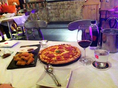 พิซซ่าพาร์ม่าแฮม ที่ ร้านอาหาร Tell me wine