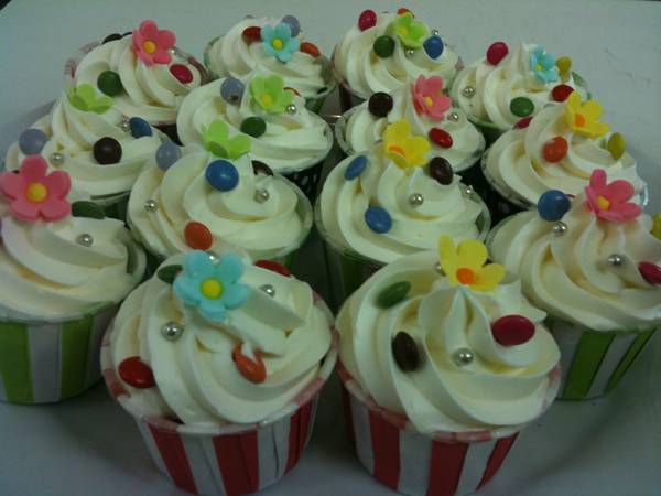 Redvelvet cupcakes. {^_^} ที่ ร้านอาหาร Fresh & Taste
