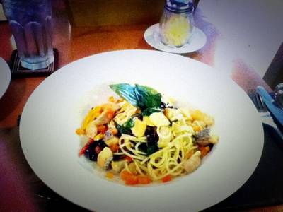สปาเก็ตตี้ปลาเซลมอน ที่ ร้านอาหาร Ted's Cafe