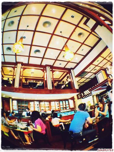 บรรยากาศในร้าน มองจากโต๊ะผมเข้าไปครับ (โต๊ะติดริมร้านด้านประตูเข้าห้างฯ) ที่ ร้านอาหาร Vanilla Brasserie Siam Paragon