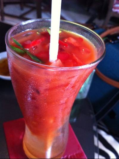 Tom yum bloody marry cocktail (รสประหลาด) ที่ ร้านอาหาร Cotton