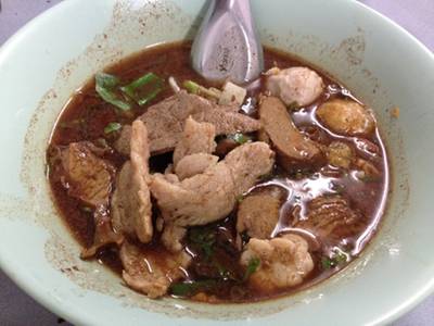 ร้านอาหาร ร้านก๋วยเตี๋ยวหมูน้ำตก (ป้อม)