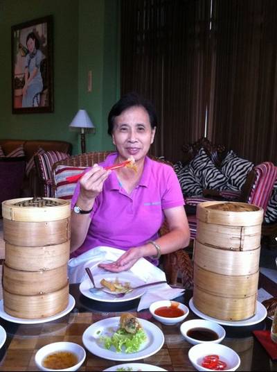 ขออนุญาตโชว์รูปคุณแม่ 55 ที่ ร้านอาหาร Cotton