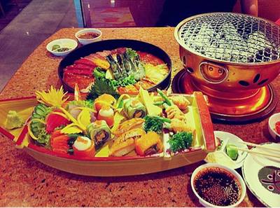 Promotion sushi set for AIS customer 385฿  ที่ ร้านอาหาร Sukishi Charcoal Grill Central Rama 9