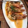 กุ้งสายเสือ เนื้อแน่นๆ คิดราคาตามน้ำหนัก 3 ตัว 690-.  ที่ ร้านอาหาร กันเอง เพียร์