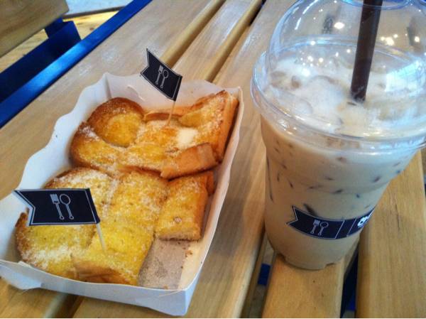 ขนมปังปิ้ง นม+เนย หอมนุ่มแสนอร่อย ที่ ร้านอาหาร Too Fast To Sleep