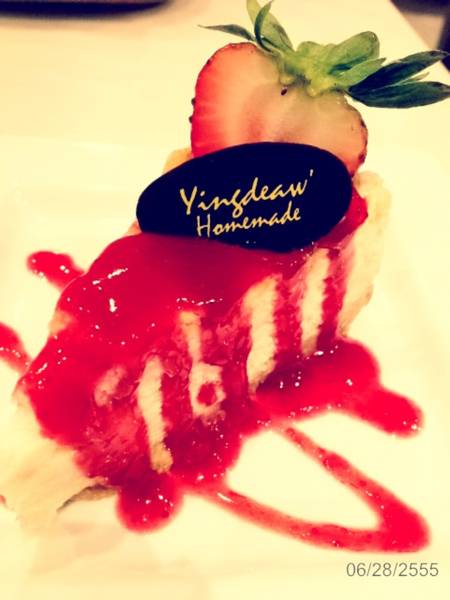 strawberry cheesecake  ที่ ร้านอาหาร Yingdeaw Homemade by SOMTAM นัว