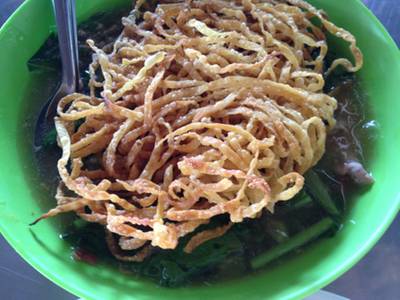 ราดหน้าหมี่กรอบ ที่ ร้านอาหาร แพวัดแหลม ราดหน้าหมี่กรอบ ที่ ร้านอาหาร แพวัดแหลม