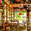 ที่นั่งในร้าน ที่ ร้านอาหาร ร้านอาหารข้างโรงหนัง