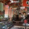 บรรยากาศร้านสไตล์ oldy goldy ที่ ร้านอาหาร ร้านอาหารข้างโรงหนัง