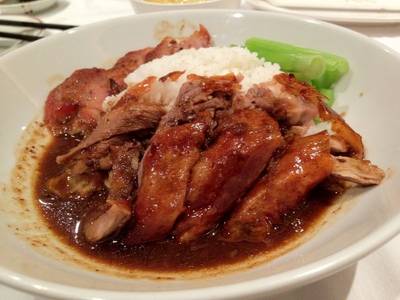 ข้าวหน้าเป็ดย่างหมูแดง ที่ ร้านอาหาร โคคาสุกี้ สุรวงศ์