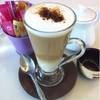 ลาเต้ร้อน ที่ ร้านอาหาร บ้านสวนกาแฟ
