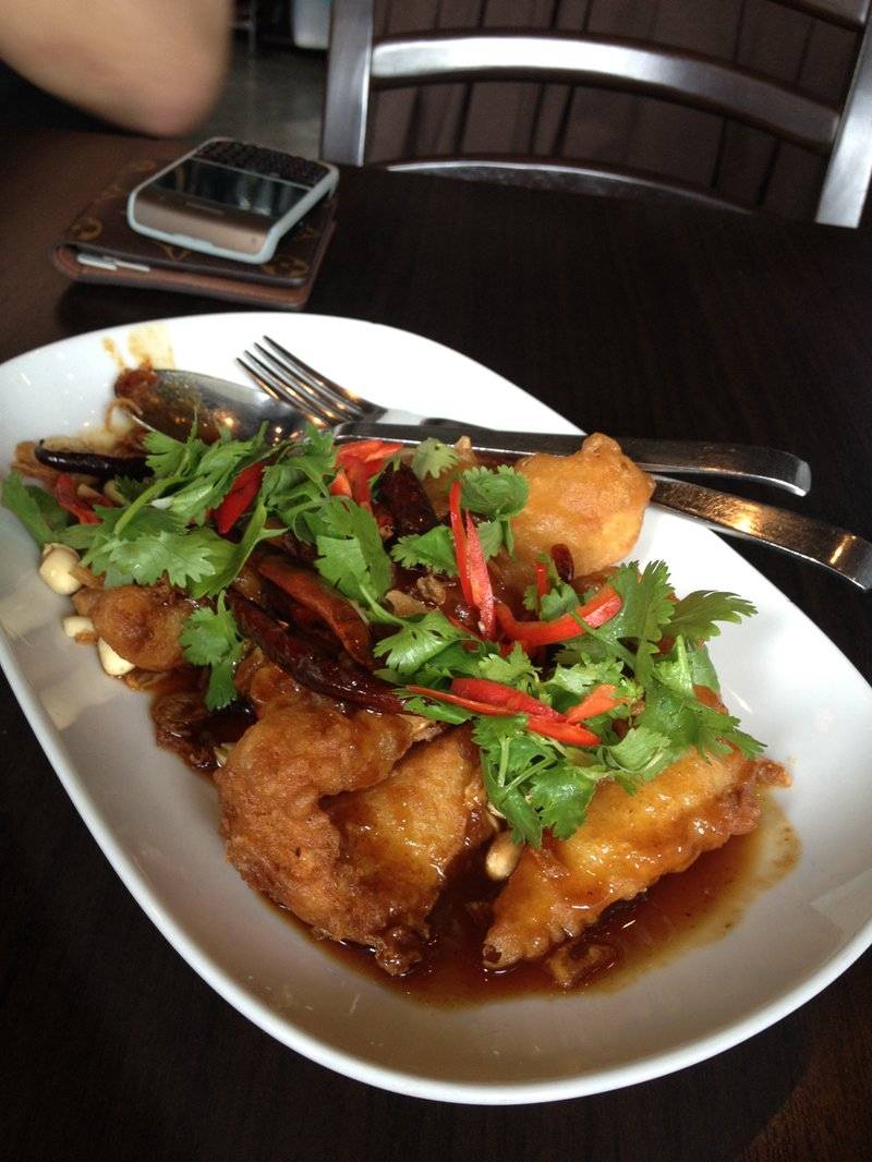ปลาทอดซอสมะขาม ที่ ร้านอาหาร Crystal Café