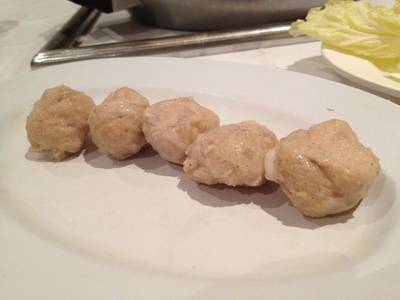 ลูกชิ้นกุ้ง ที่ ร้านอาหาร โคคาสุกี้ สุรวงศ์