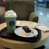 my fav menu; Green tea frappe w/ Blueberry cheese cake ที่ ร้านอาหาร Starbucks Major ปิ่นเกล้า