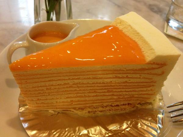 เครปเค๊กชาเย็น ที่ ร้านอาหาร ครัวดอกไม้ขาว