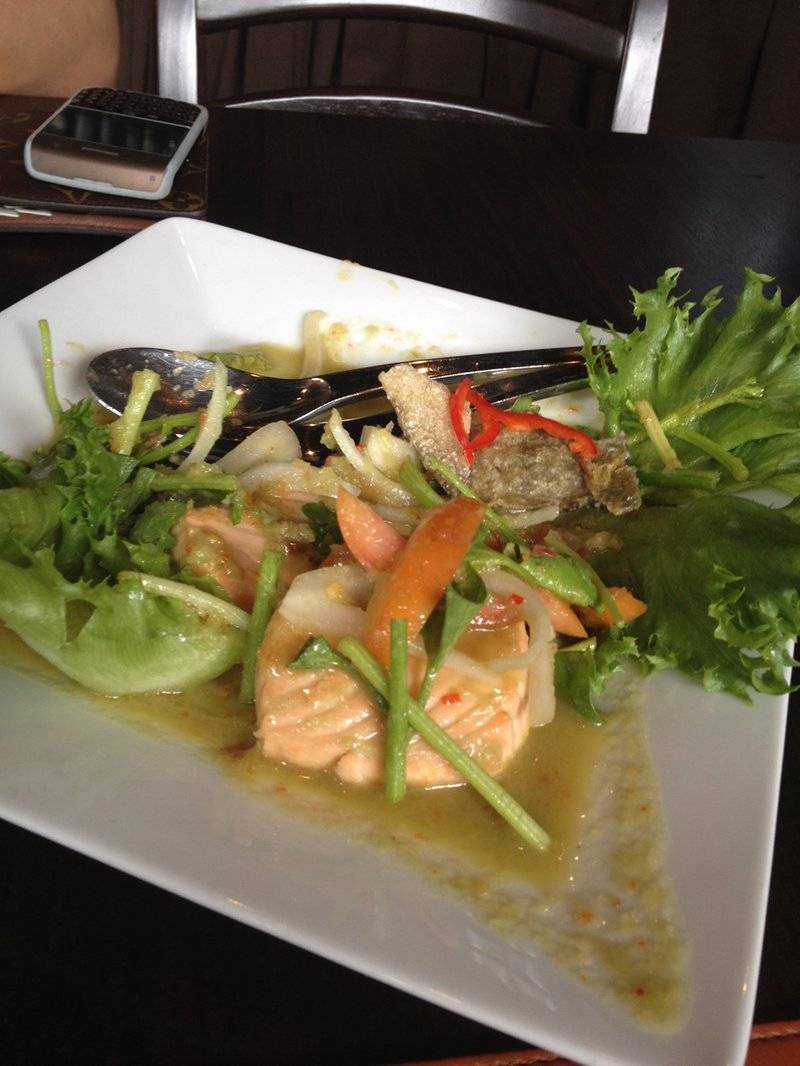แซลมอนวาซาบิ ที่ ร้านอาหาร Crystal Café