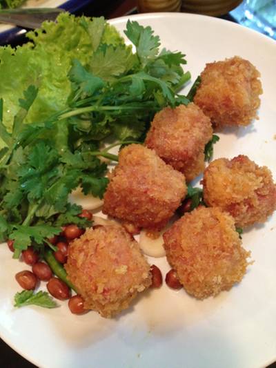 แหนมทอด.  ไม่ต้องไปเหนือเลยล่ะ ที่ ร้านอาหาร บ้านพึงชม