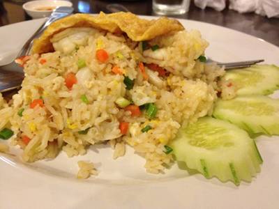 ข้าวผัดทะเลไข่เจียว ที่ ร้านอาหาร มะเฟือง ข้าวผัดทะเลไข่เจียว ที่ ร้านอาหาร มะเฟือง