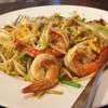 ผัดไทยกุ้งสด ที่ ร้านอาหาร มะเฟือง