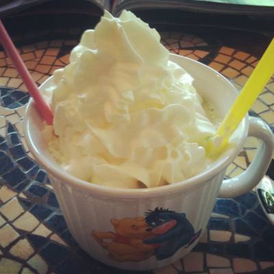 ชาเขียววิปครีม หร่อยมาก ที่ ร้านอาหาร Mosaic Coffee