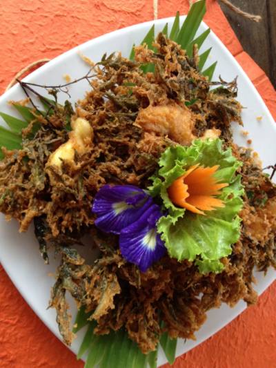 เบือทอดจร้า ที่ ร้านอาหาร เพียงไพร