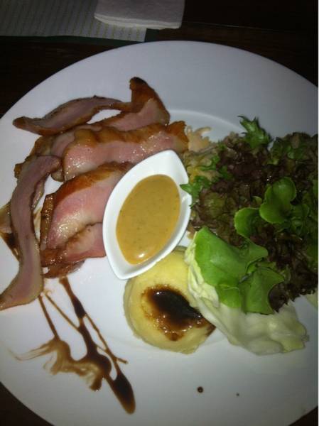 แฮมคอหมูรมควัน ที่ ร้านอาหาร The Smoke House
