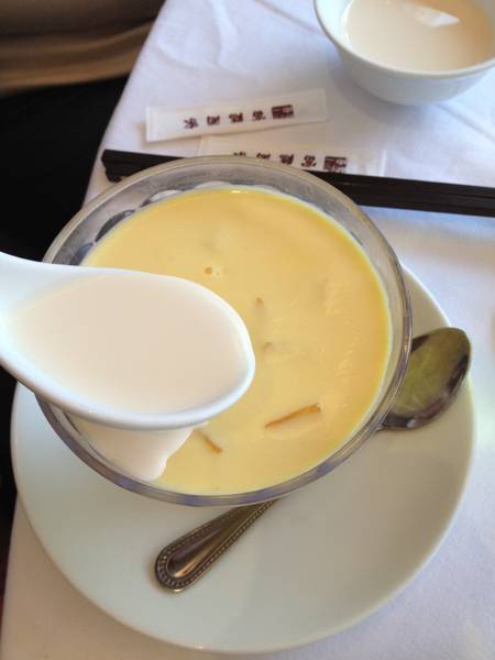 พุดดิ้งมะม่วง ที่ ร้านอาหาร Ah Yat Abalone Forum Restaurant