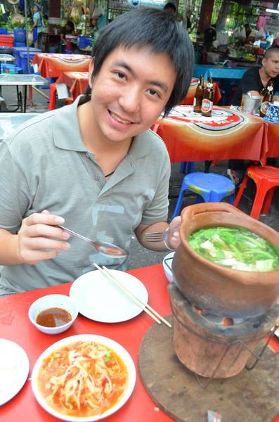 พร้อมกินแล้ววว ^^ ที่ ร้านอาหาร จิ้มจุ่มจุฬาเฮียอ้วน