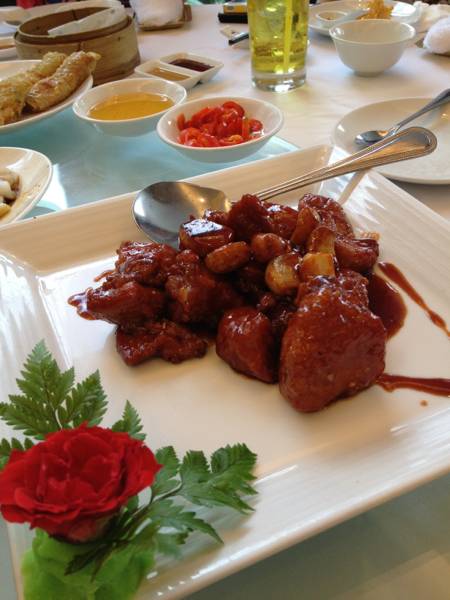 หมูซอสเปรี้ยวหวาน ที่ ร้านอาหาร Ah Yat Abalone Forum Restaurant