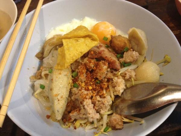 ร้านอาหาร เหล่ากุ้ย บะหมี่อัศวิน