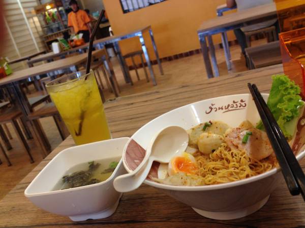อร่อยเกิ้นน ที่ ร้านอาหาร ง้วนหลังวัง Tops สุขาภิบาล 3