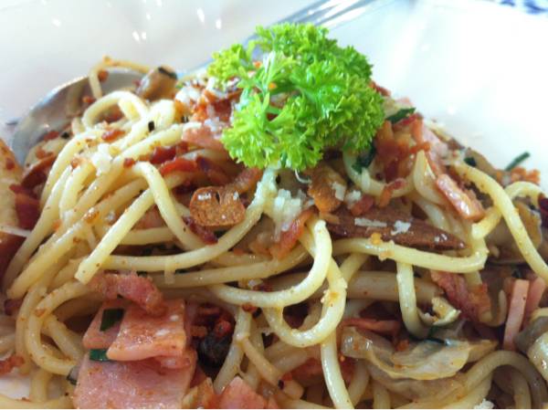 sphagetti spicy bacon mushroom ที่ ร้านอาหาร Buttercup