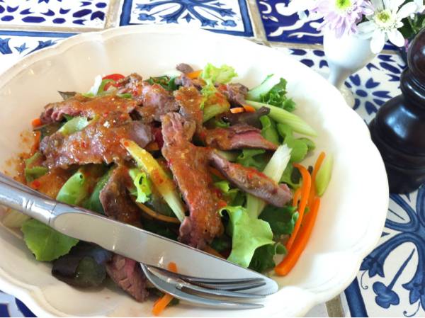 beef spicy salad ที่ ร้านอาหาร Buttercup