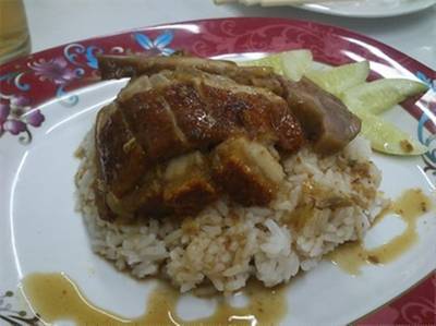 ข้าวเฉโป รวมทุกอย่าง ที่ ร้านอาหาร ประจักษ์เป็ดย่าง บางรัก